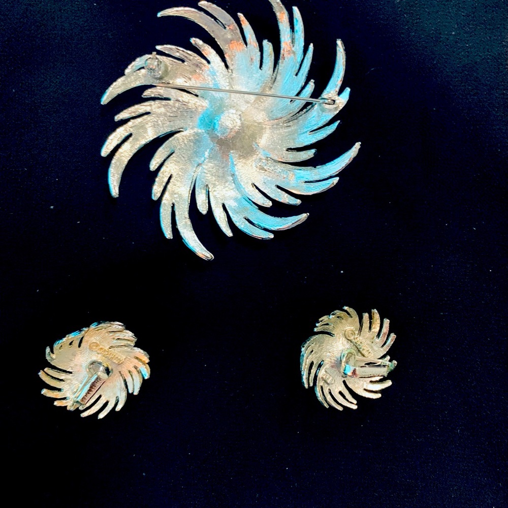 Vintage Sarah Coventry Brooch and Earrings Set - Picture 2 of 2
